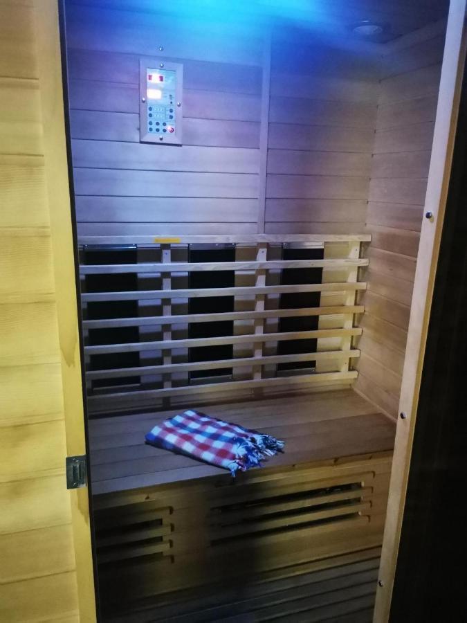 Spabyelleetlui Spa Rouge Ou Bleu Mouscron Exterior foto